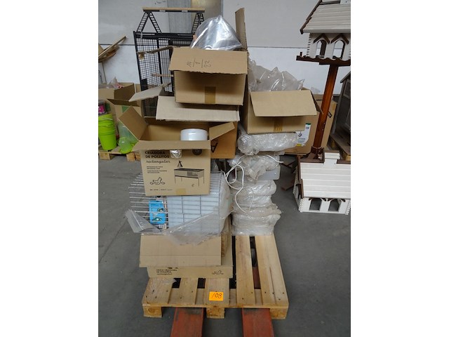 Pallet divers toebehoren dieren - afbeelding 1 van  14