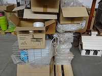 Pallet divers toebehoren dieren - afbeelding 1 van  14
