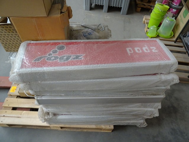 Pallet divers toebehoren dieren - afbeelding 10 van  14