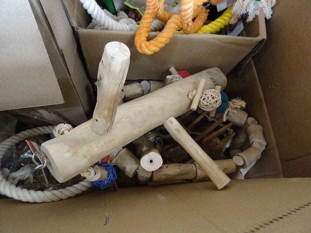 Pallet divers toebehoren dieren - afbeelding 4 van  6