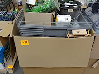 Pallet divers toebehoren dieren - afbeelding 1 van  9