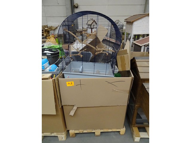Pallet divers toebehoren dieren - afbeelding 1 van  6