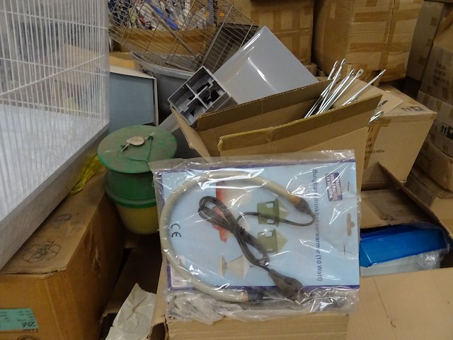 Pallet divers toebehoren dieren - afbeelding 2 van  5