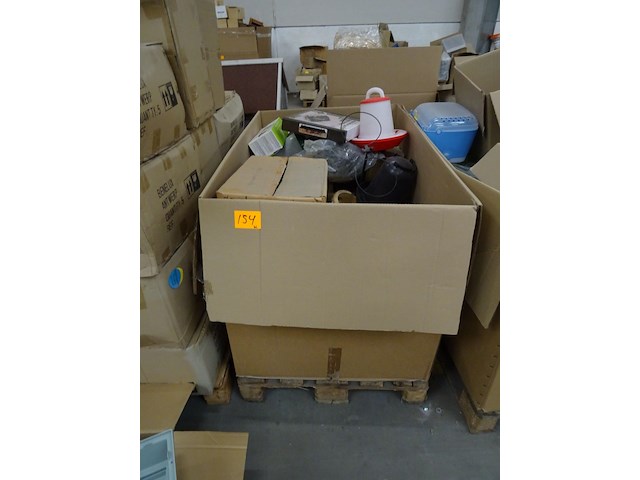 Pallet divers toebehoren dieren - afbeelding 1 van  6