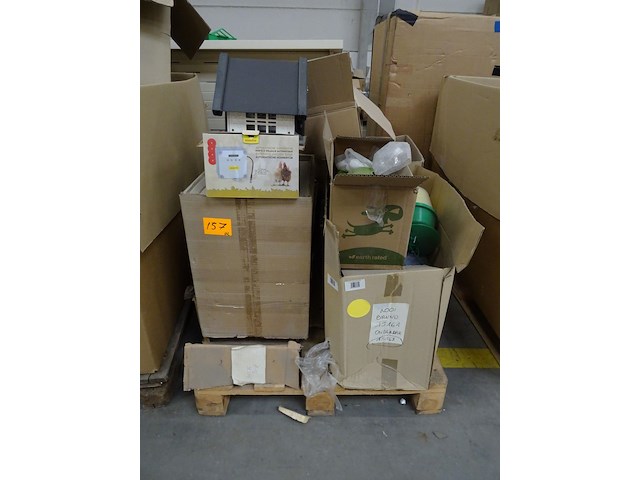 Pallet divers toebehoren dieren - afbeelding 1 van  7
