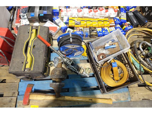 Pallet divers werkmateriaal - afbeelding 1 van  2