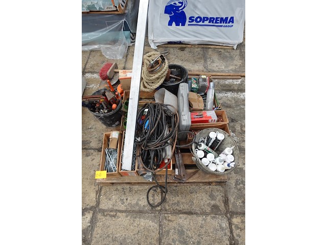 Pallet divers werkmateriaal - afbeelding 1 van  5