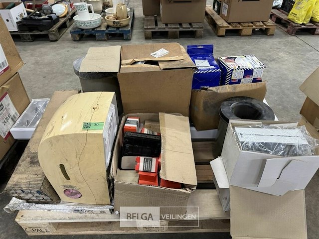 Pallet divers - afbeelding 1 van  11