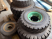 Pallet diverse banden heftruck - afbeelding 1 van  6