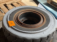 Pallet diverse banden heftruck - afbeelding 4 van  6