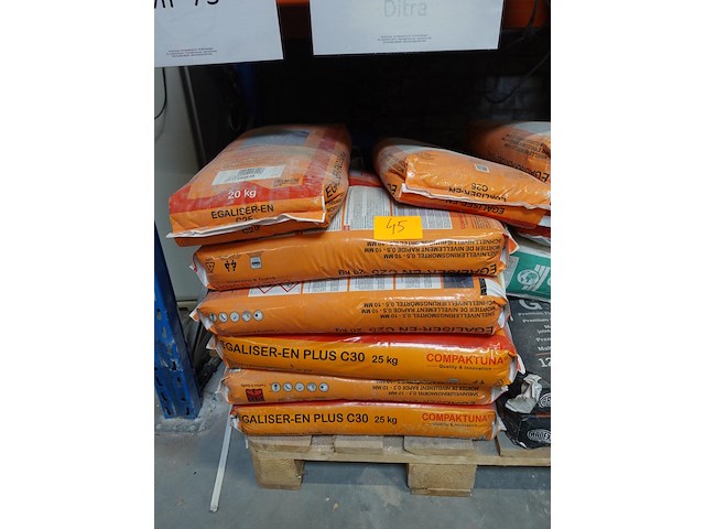 Pallet diverse bouwstoffen - afbeelding 1 van  5