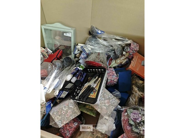 Pallet diverse goederen - afbeelding 16 van  37