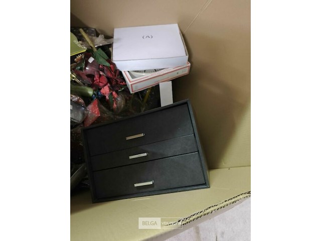 Pallet diverse goederen - afbeelding 2 van  35