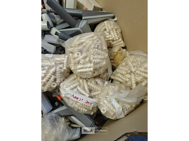 Pallet diverse goederen - afbeelding 13 van  25