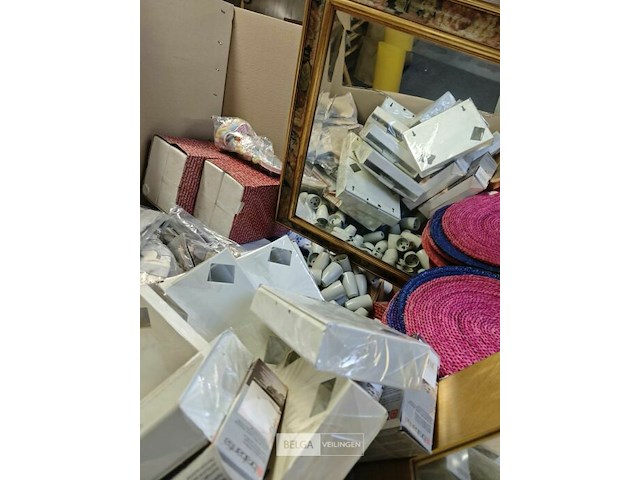 Pallet diverse goederen - afbeelding 15 van  25