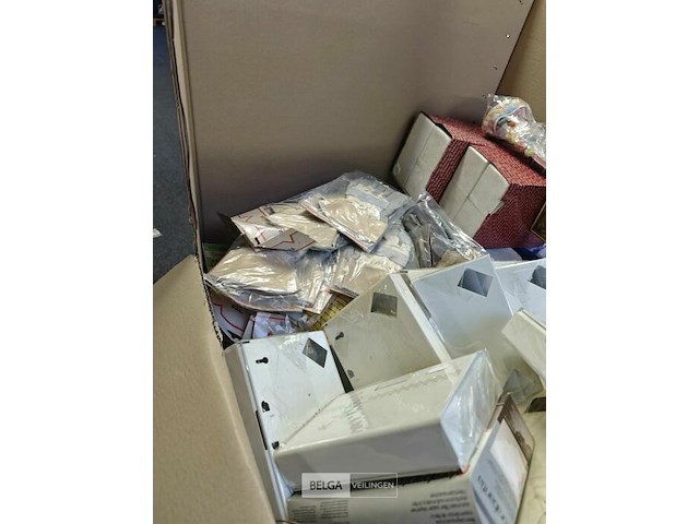 Pallet diverse goederen - afbeelding 16 van  25