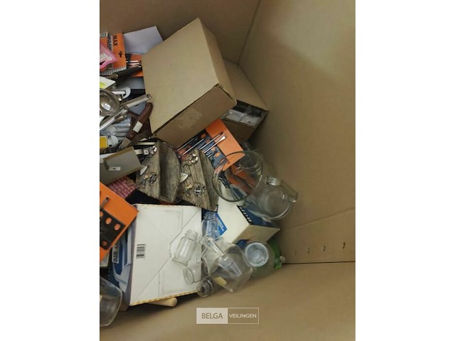 Pallet diverse goederen - afbeelding 33 van  34