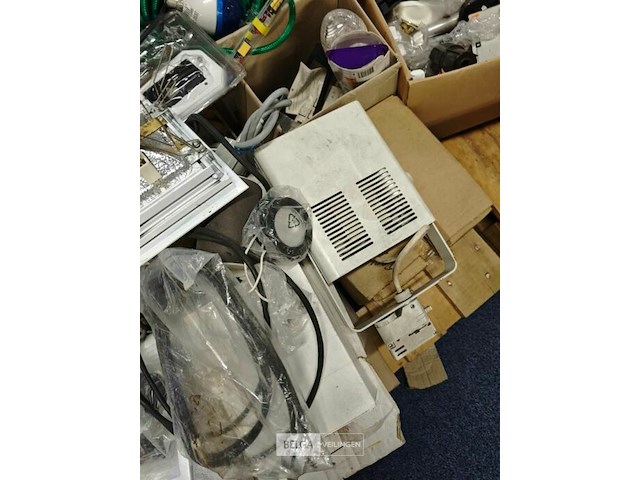 Pallet diverse goederen - afbeelding 2 van  14