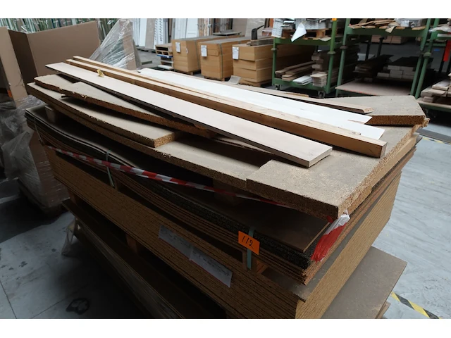 Pallet diverse houten platen - afbeelding 2 van  6