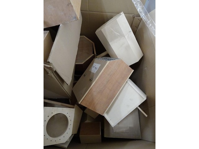 Pallet diverse houten vogelhuisjes - afbeelding 2 van  6