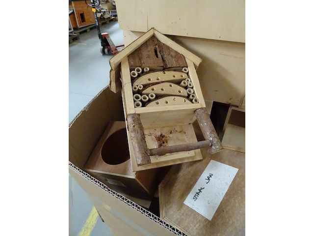 Pallet diverse houten vogelhuisjes - afbeelding 4 van  6