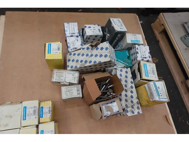 Pallet diverse ijzerwaren - afbeelding 3 van  11