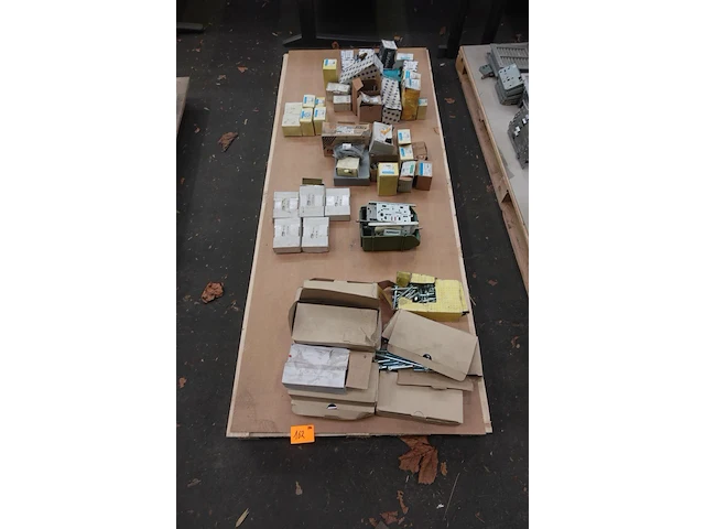 Pallet diverse ijzerwaren - afbeelding 1 van  11