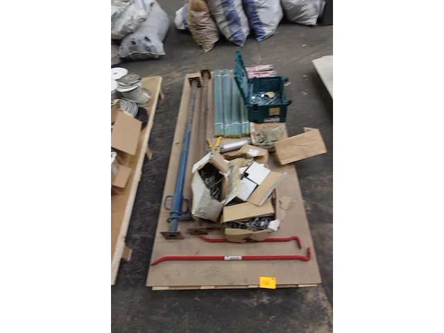 Pallet diverse ijzerwaren - afbeelding 1 van  8