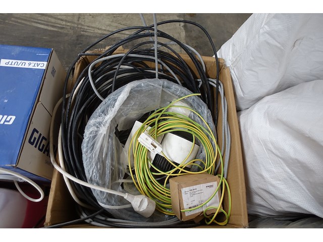 Pallet diverse kabels + toebehoren - afbeelding 4 van  7