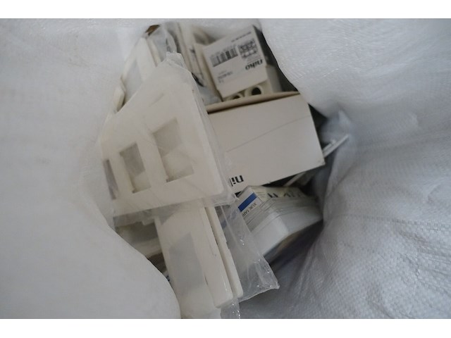 Pallet diverse kabels + toebehoren - afbeelding 7 van  7