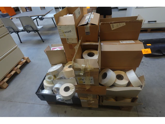 Pallet diverse labels - afbeelding 1 van  5
