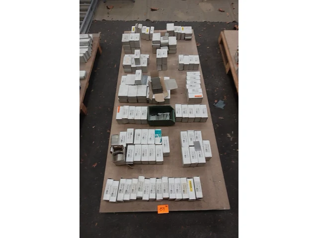 Pallet diverse nagels inox hewi - afbeelding 1 van  20