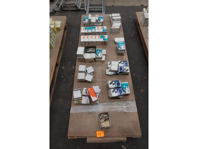 Pallet diverse nagels - afbeelding 1 van  14