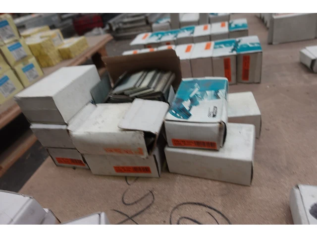Pallet diverse nagels - afbeelding 13 van  14