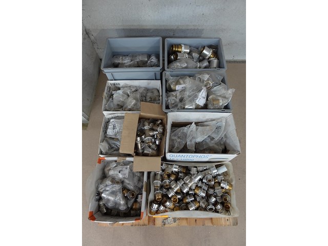 Pallet diverse perskoppelingen - afbeelding 1 van  4