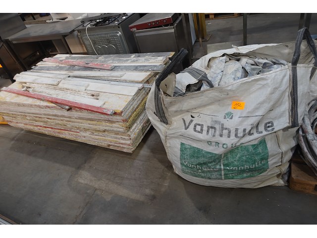 Pallet diverse planken + toebehoren - afbeelding 1 van  5