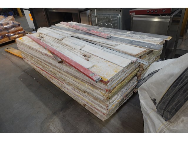Pallet diverse planken + toebehoren - afbeelding 3 van  5