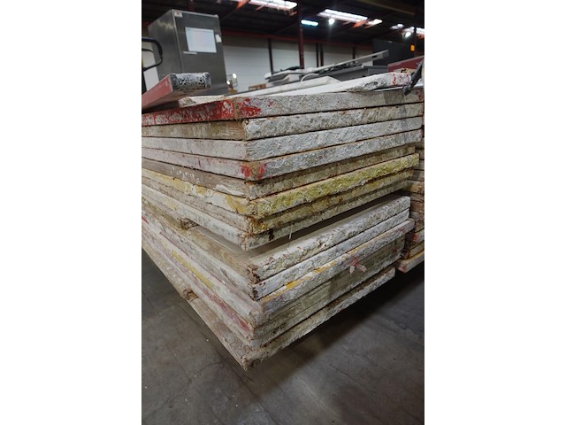 Pallet diverse planken + toebehoren - afbeelding 4 van  5