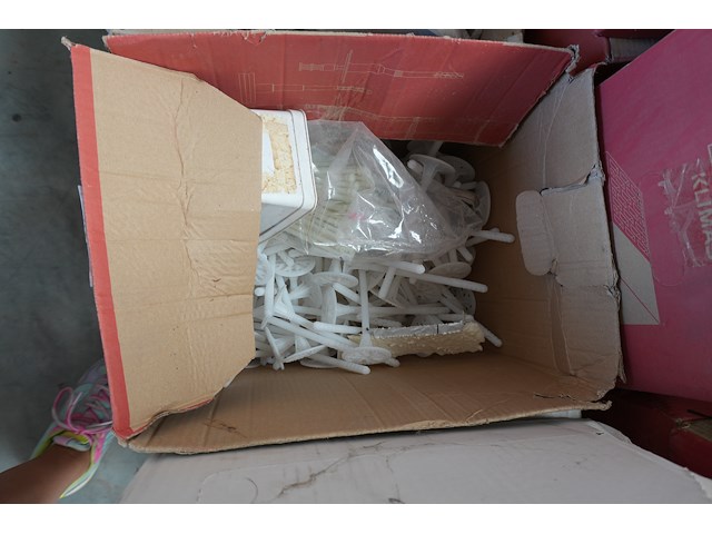 Pallet diverse pluggen - afbeelding 4 van  5