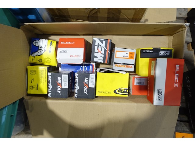 Pallet diverse reserveonderdelen brommer/motoren - afbeelding 4 van  5