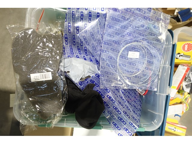 Pallet diverse reserveonderdelen brommer/motoren - afbeelding 5 van  5