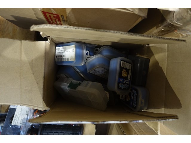 Pallet diverse reserveonderdelen brommer/motoren - afbeelding 3 van  5