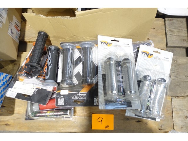 Pallet diverse reserveonderdelen brommer/motoren - afbeelding 4 van  5