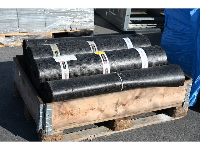 Pallet diverse rollen fragnagum. roofing - afbeelding 1 van  4