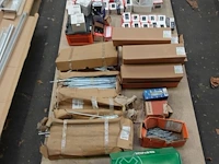 Pallet diverse schroeven inox & gekleurd