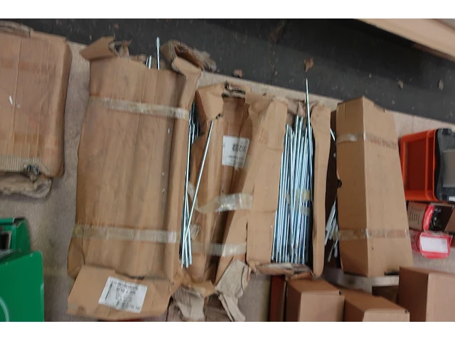 Pallet diverse schroeven inox & gekleurd - afbeelding 16 van  19