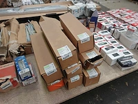 Pallet diverse schroeven inox & gekleurd - afbeelding 18 van  19