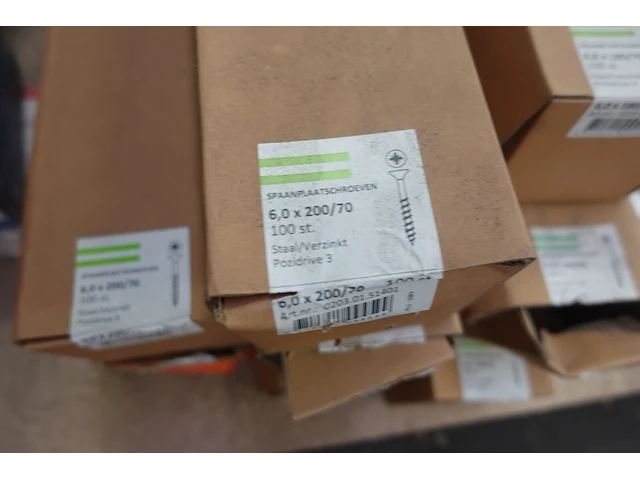 Pallet diverse schroeven inox & gekleurd - afbeelding 19 van  19