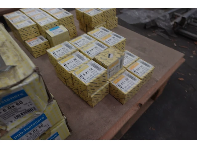 Pallet diverse schroeven & nagels - afbeelding 9 van  19