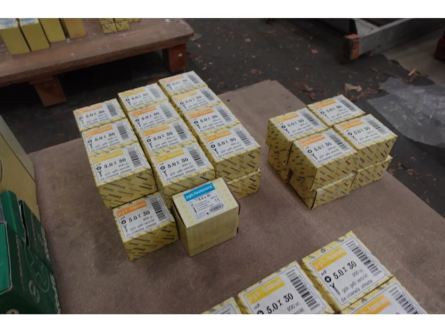 Pallet diverse schroeven & nagels - afbeelding 11 van  19